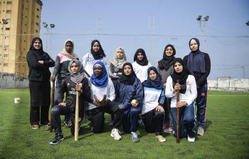 أول فريق بيسبول نسوي غزي (الأناضول)