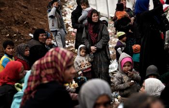 لاجئون من الموصل يصلون مخيم 