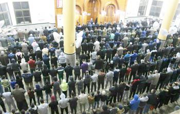 صلاة الفجر في أحد مساجد غزة 