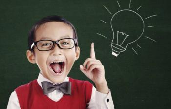 الطفل يريد أن يسأل أباه عن أشياء لا يعرفها