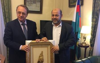  الزيارة تأتي 