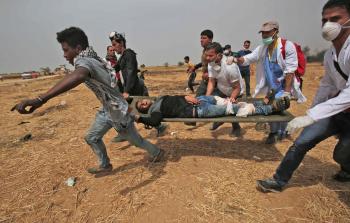 أحد مصابي مسيرة العودة (أ ف ب)