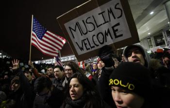 متظاهرون ضد قرار ترامب بمنع المسلمين من دخول أمريكا - أرشيف