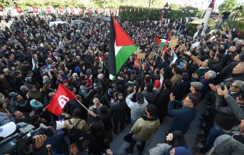 جانب من مظاهرة تونسية ضد (إسرائيل) لاتهامها بقتل الزواري (أ ف ب)