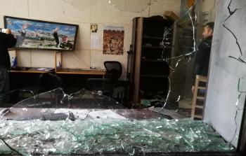 أشخاص دخلوا لمقر التلفزيون وحطموا محتوياته