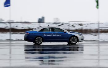 إجراء تجربة لسيارة ذاتية القيادة في مدينة أونتاريو بكندا (رويترز)