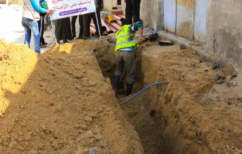 عمال خلال تنفيذ المشروع