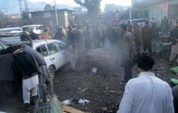 سوق الخضار في باكستان بعد التفجير - (أ ف ب)