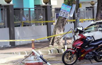 من مكان اغتيال الشهيد البطش (أ ف ب)