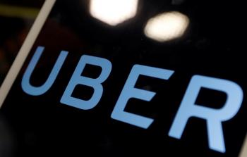 تبحث أوبر عن طرق لتنويع مصادر دخلها (رويترز)