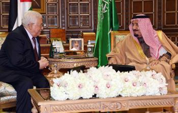 عباس خلال لقاءه بالملك سلمان 