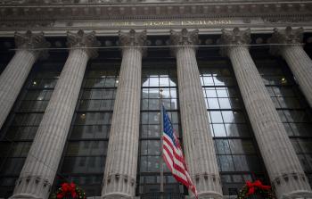 بورصة نيويورك وهي مقفلة أبوابها  أمس  (أ ف ب)