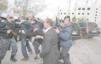 أمن السلطة يعتقل أحد المواطنين في الضفة (أرشيف)