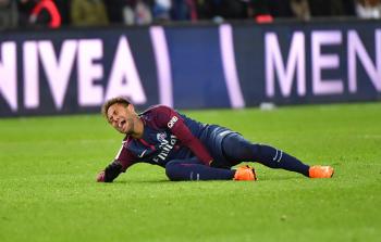 لحظة اصابة نيمار