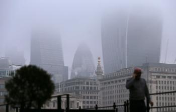 الضباب يلف مدينة لندن - (أ ف ب)