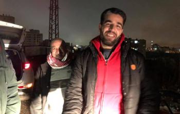 الصحفي حسين شجاعية بعد الافراج عنه