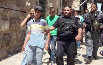 الاحتلال يعتقل طفل فلسطيني (أرشيف)