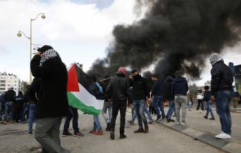 مواجهات بين قوات الاحتلال وفلسطينيين في رام الله  (أ ف ب)