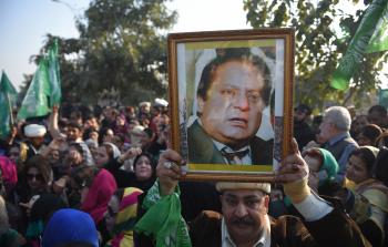 مظاهرة مؤيدة لنواز شريف بباكستان (أ ف ب)