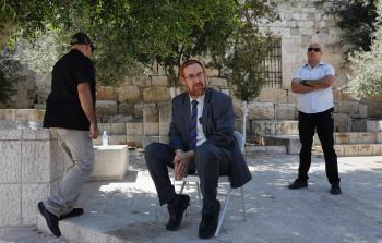 المستوطن يهود غليك أثناء اقتحامه للأقصى (أ ف ب)