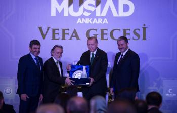 أردوغان يكرم أعضاء جمعية رجال الأعمال والصناعيين