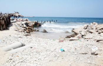 ضخ مياه الصرف الصحي في بحر غزة (أرشيف)