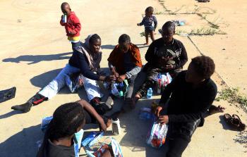 مهاجرون أفارقة غير شرعيين في ليبيا (أ ف ب)