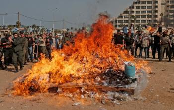 جانب من إحراق الداخلية للمخدرات (أ ف ب)