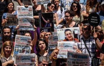 صورة أرشيفية لمظاهرة في تركيا ضد اعتقال صحفيين 