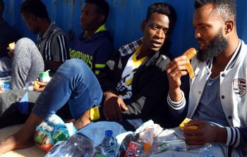 مهاجرون أفارقة غير شرعيين في ليبيا (أ ف ب)