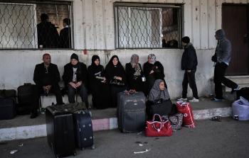 جانب من العمل على معبر رفح أمس (أ ف ب)