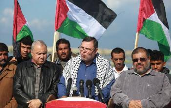 حتشد آلاف المواطنين بشكل شبه أسبوعي قرب شاطئ بحر 