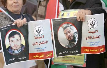 وقفة تضامنية مع الأسرى المضربين بنابلس أمس - صفا