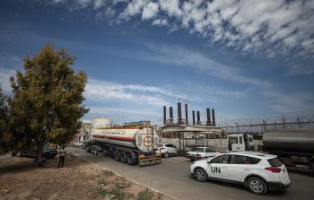 شاحنات الوقود ترافقها مركبات دولية