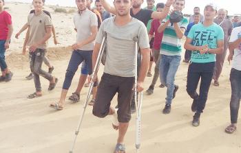 الجريح جهاد زقوت يشارك في المسير البحري 