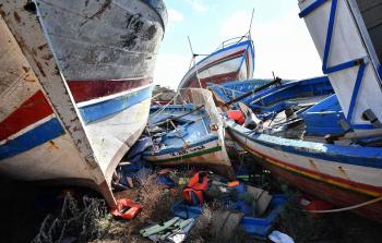 مقبرة لقوارب المهاجرين في إيطاليا (أ ف ب)