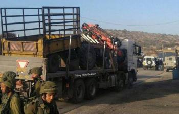 كانت تعمل بنقل الباطون لبناء مرافق في مدرسة