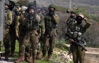 جنود الاحتلال يواصلون التنغيص على الفلسطينيين (أ ف ب)
