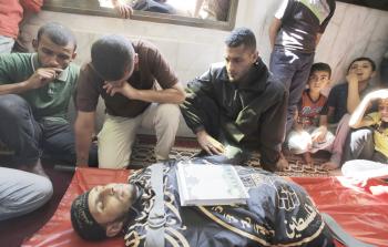 جثمان الشهيد فادي أبو صلاح (تصوير / رمضان الأغا)