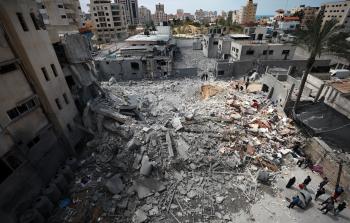الاحتلال الإسرئايلي يدمر عمارة سكنية بغزة (عدسة صحيفة فلسطين)