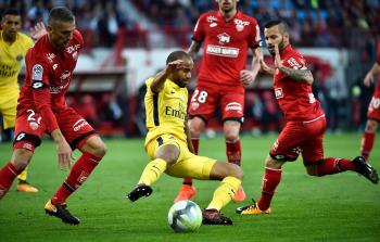 جانب من مباراة باريس سان جيرمان وديجون (أ ف ب)