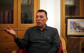 أحمد حلس أثناء مقابلته مع وكالة الأناضول التركية