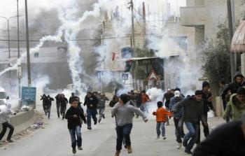 الاحتلال ألقى قنابل الغاز باتجاه الطلبة اثناء تواجدهم في محيط المدرسة