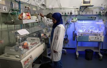 وقف التحويلات يهدد حياة مرضى غزة (أ ف ب)