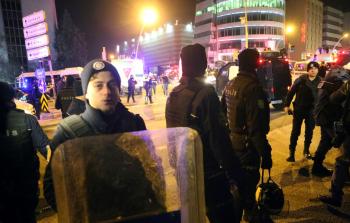 انتشار مكثف لقوات الأمن التركية في محيط مكان مقتل السفير الروسي (أ ف ب)