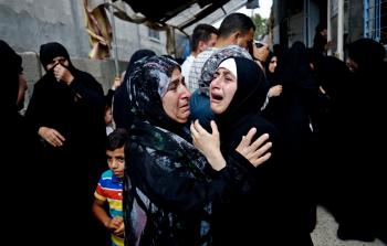 جانب من تشييع الشهيد خفاجة في رفح (أ ف ب)