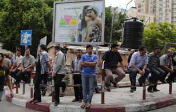 تتكون الدفعة الأولى من (2500) خريج و(2500) عامل