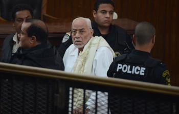 مهدي عاكف في المعتقل (أف ب )