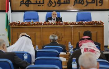 عباس منتهي الولاية منذ 2009 وهو فاقد للشرعية