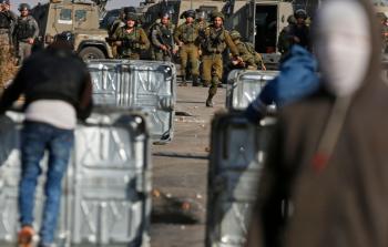 مواجهات بين قوات الاحتلال وفلسطينيين  (أ ف ب)